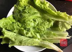 Illustration of how to make vegetables and shredded pork noodles 5