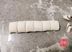 Illustration of how to make cocoa taro paste shell buns 14