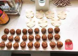 Illustration of how to make siomai 8