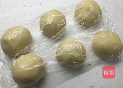 Illustration of how to make meat floss bread 2