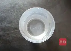 Illustration of how to make sesame rolled gold balls 2