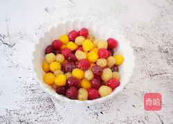 Illustration of how to make homemade fruit pearls 12