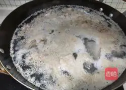 Illustration of how to make kelp and pork ribs soup 2