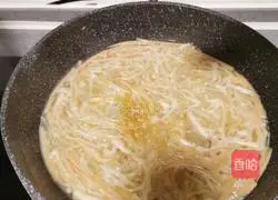 Illustration of how to make ham and mushroom soup 15