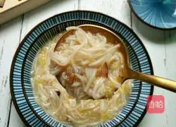 Illustration of how to make pork fan bone soup and baby cabbage noodle soup 11
