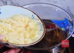 Illustration of how to make brown sugar fermented rice with eggs 5