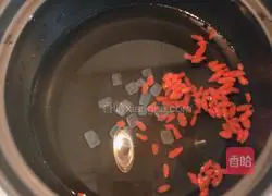 Illustration of how to fish fruits in sugar water 3