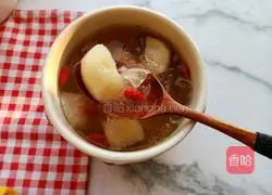 Illustration of how to make horseshoe snow pear and white fungus soup 9