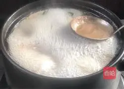 Illustration of how to make peanut chicken soup 8