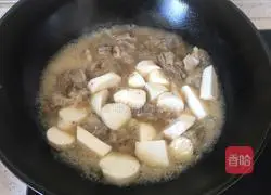 Illustration of how to make braised pork ribs with taro 6