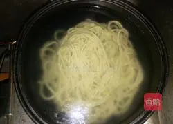 Illustration of how to make spicy bamboo shoots fried noodles 2