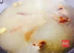 Illustration of how to cook papaya in fish soup 2