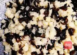 Illustration of how to make sea cucumber, shrimp and clam skin soup 5