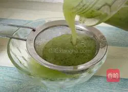 Cucumber Honey Pear Juice Recipe Illustration 8