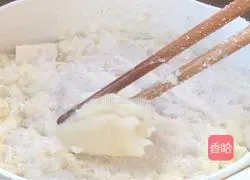 Illustration of how to make egg and tofu soup 11