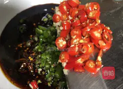 Illustration of how to make spicy marinated chicken feet with double pepper in Sichuan style 7