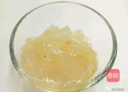 Illustration of the entry-level dessert peach gum stewed with white fungus 2