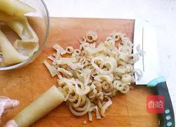 Illustration of how to make lemon and pork rinds 7