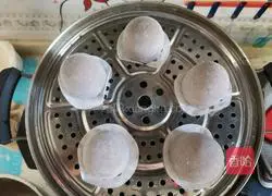 Illustration of how to make pure handmade black sesame steamed buns 10