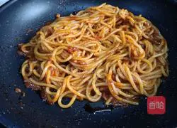 Illustration of how to make tomato meat sauce pasta 9