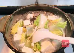 Illustration of how to make crab-flavored mushroom, cabbage and tofu soup 13