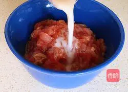 Illustration of how to make toon shredded pork noodles 4