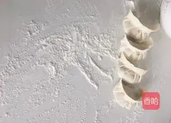 Illustration of how to make dumplings stuffed with cabbage, fungus and sea rice 6