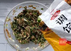 Illustration of how to make pork and beans stuffed buns 16