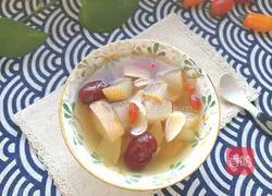 Illustration of how to make red dates, snow pear and lily soup 1