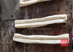 Illustration of how to make crispy fried dough sticks 4