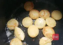 Illustration of Japanese tofu, fungus and carrot soup 4