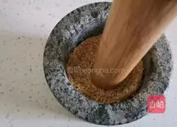 Illustration of how to make sesame and green onion flower rolls 2