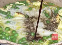 Illustration of Pea and Egg Noodle Soup 10