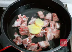 Lotus root, corn, carrot and pork ribs soup recipe 3