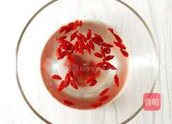 Illustration of confinement soup recipe, walnut and lotus root juice and lean meat soup to clear away heat and expel lochia 5