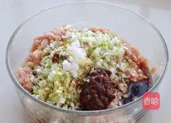 Illustration of how to make sauced pork buns 4