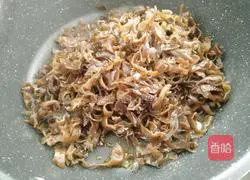 Illustration of how to make fungus and cabbage pancakes 7