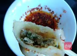 Illustration of how to make hot noodle dumplings 21