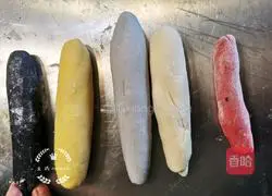 Illustration of how to make rainbow bean rolls 7