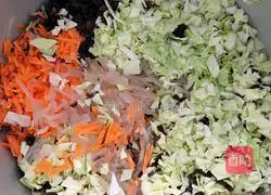 Illustration of how to make vermicelli and vegetable buns 2