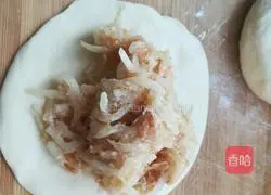 Illustration of how to make white radish meat pie 7