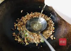 Illustration of how to make spinach and mushroom fried noodles 4