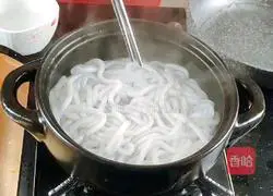 Illustration of how to make Coke Chicken Wings with Noodles 10