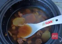 Illustration of how to make Codonopsis Ophiopogon Ophiopogon Schisandra Lean Meat Soup 4