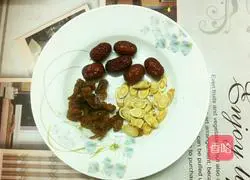 Illustration of how to make red dates, longan and astragalus tea 1