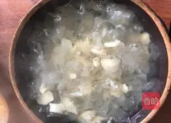 fresh Illustration of how to make orange and white fungus soup 6