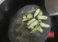 Nine-triple fish and loofah soup Illustration of how to do it 3