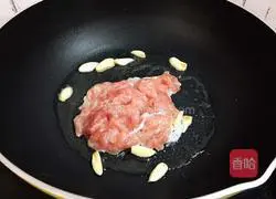 Illustration of how to make fried meat with snow peas 7