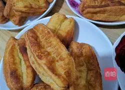 Illustration of how to make milk-flavored and crispy fried dough sticks 5