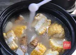 Illustration of how to make yam and corn spine soup 8